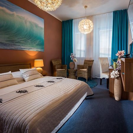 Sareza Hotel اوسترافا المظهر الخارجي الصورة