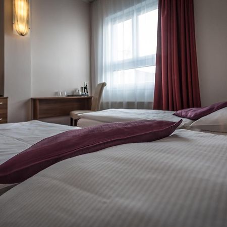 Sareza Hotel اوسترافا المظهر الخارجي الصورة