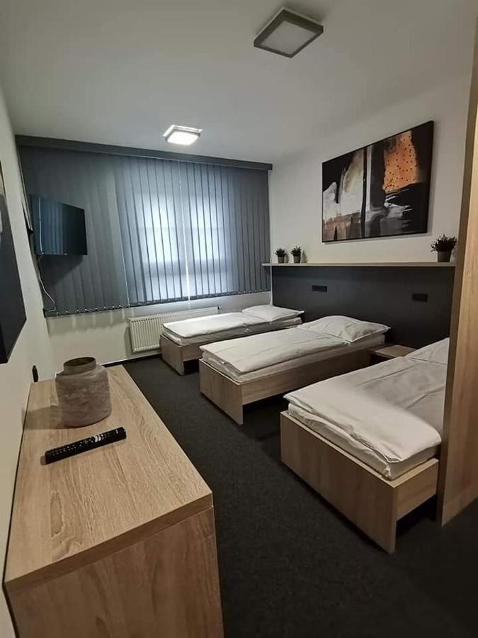 Sareza Hotel اوسترافا المظهر الخارجي الصورة