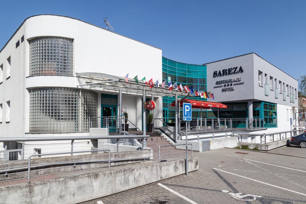 Sareza Hotel اوسترافا المظهر الخارجي الصورة