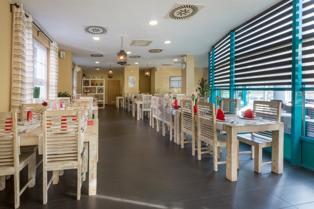 Sareza Hotel اوسترافا المظهر الخارجي الصورة