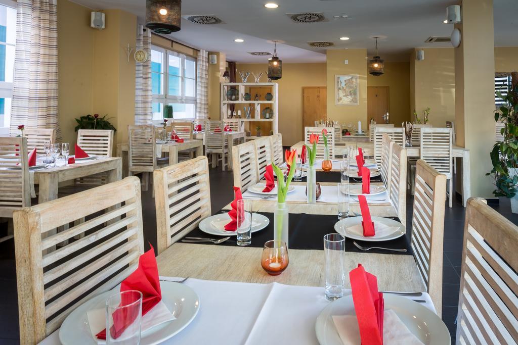 Sareza Hotel اوسترافا المظهر الخارجي الصورة