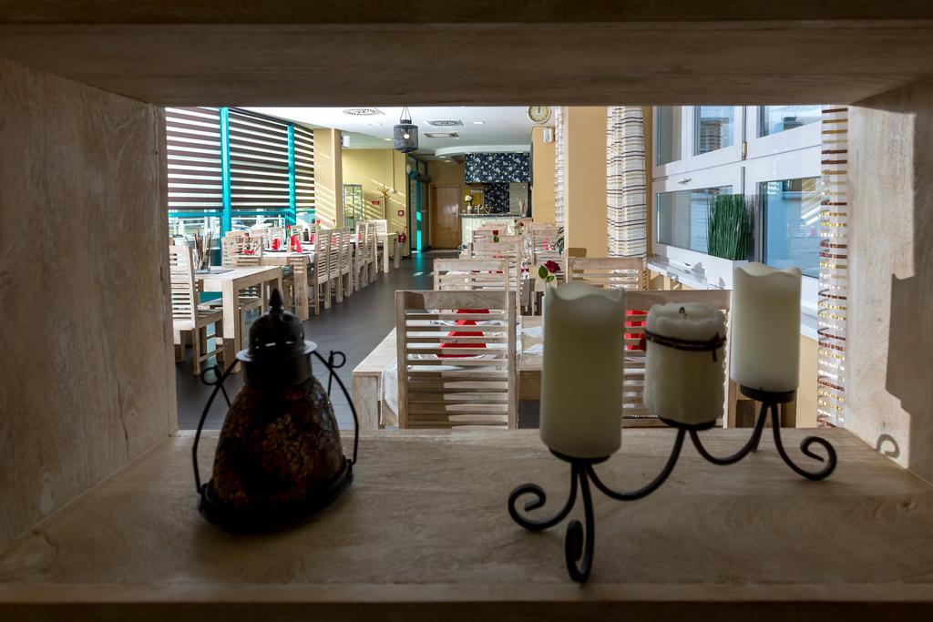 Sareza Hotel اوسترافا المظهر الخارجي الصورة