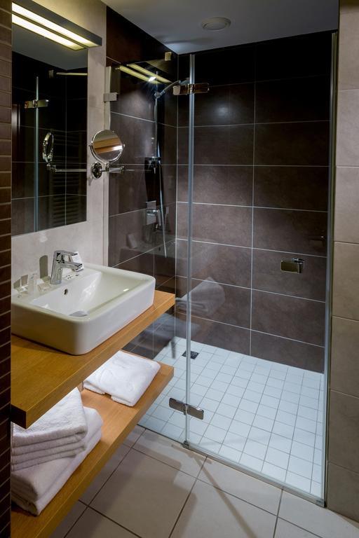 Sareza Hotel اوسترافا المظهر الخارجي الصورة
