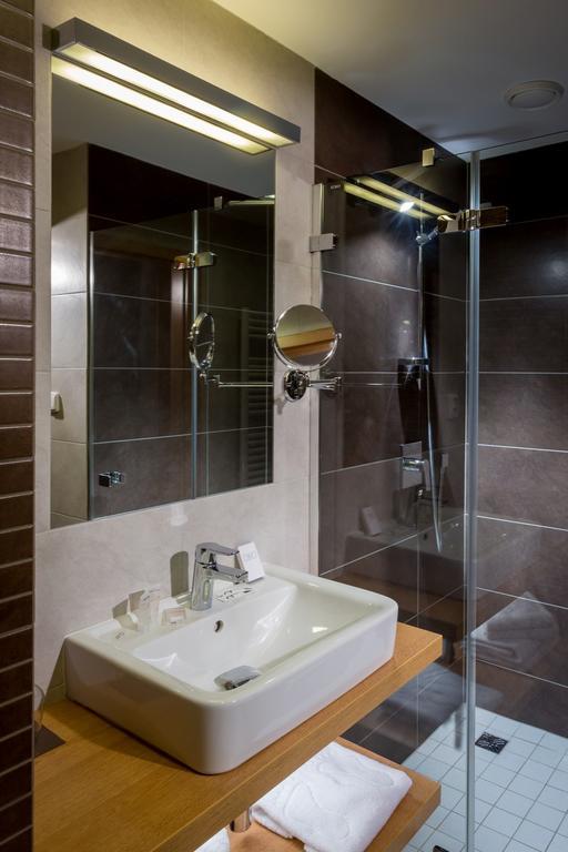 Sareza Hotel اوسترافا المظهر الخارجي الصورة