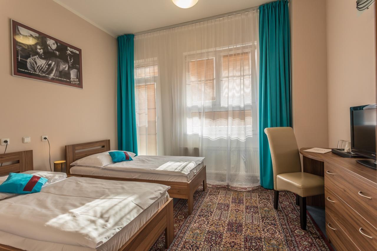 Sareza Hotel اوسترافا المظهر الخارجي الصورة