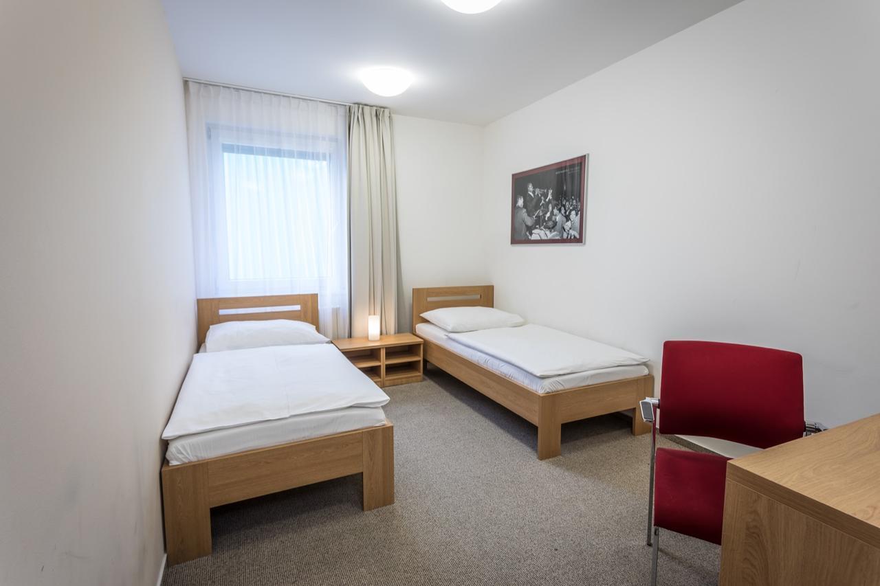 Sareza Hotel اوسترافا المظهر الخارجي الصورة