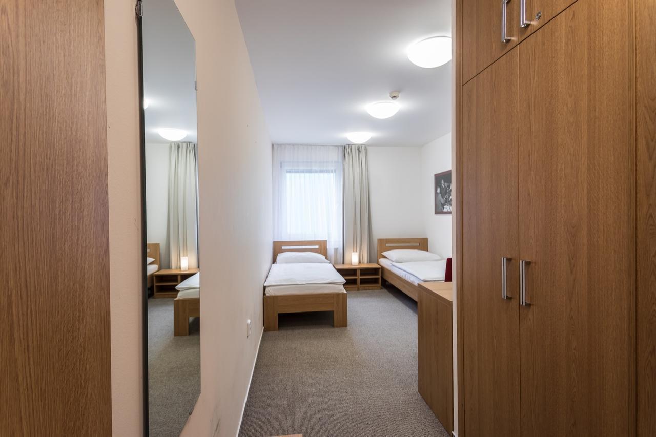 Sareza Hotel اوسترافا المظهر الخارجي الصورة