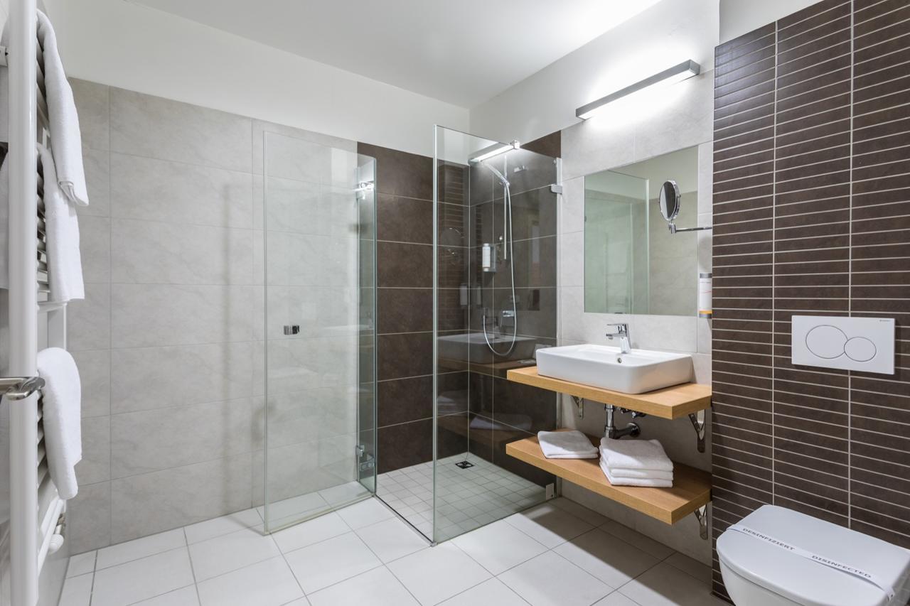 Sareza Hotel اوسترافا المظهر الخارجي الصورة