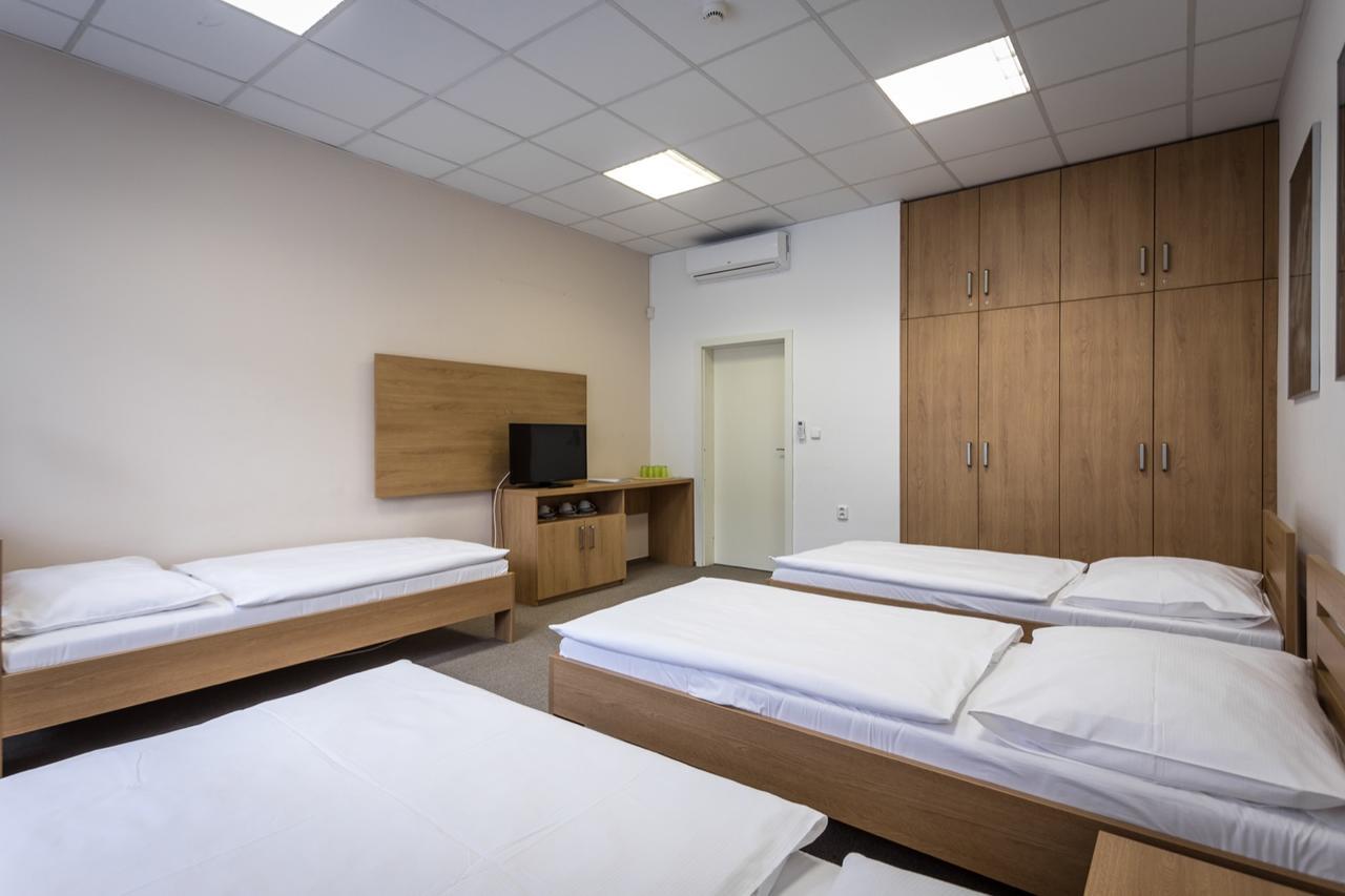 Sareza Hotel اوسترافا المظهر الخارجي الصورة